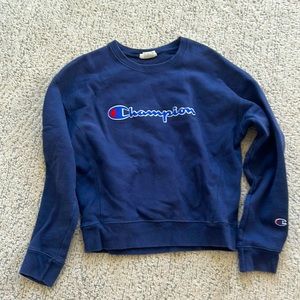 Small semi fitted Champion crewneck